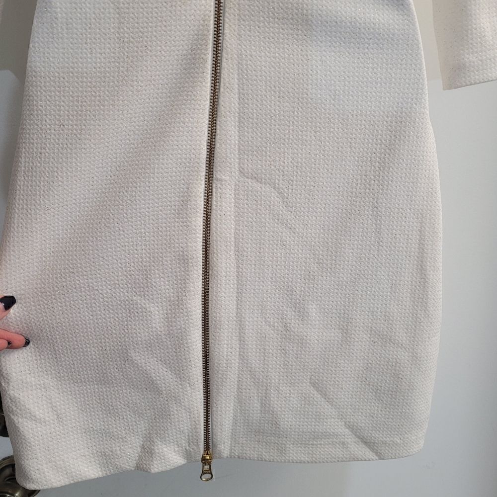 Marciano white dress with gold thread throughout and a gold zipper - Picture 4 of 8